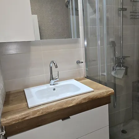 The Oligarchs Outlook Appartement *